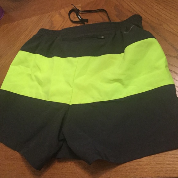 BRAND NEW NIKE DRI-FIT RUNNING SHORT - Picture 4 of 6